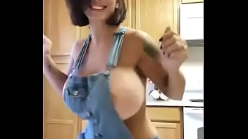 busty gorgeous girl dancing in the kitchen in front of the webcam who is she