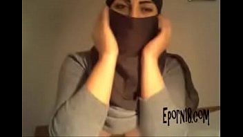 Arab Girl shows off her rockin bod - Eporn18.com