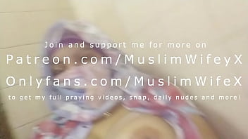 Amateur Arab Muslim Mom زوجة عربية Masturbates Squirting Pussy While Husband At Mosque On Webcam