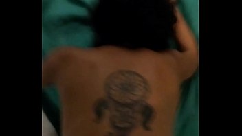 Le encanta por el culo a esta putita tatuada