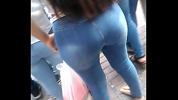 Culo grande en jeans